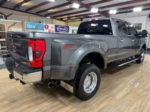 Used 2017 Ford F350 Lariat w/ Chrome Package image 5