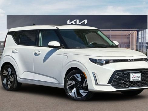 Used 2023 Kia Soul GT-Line FWD image 2