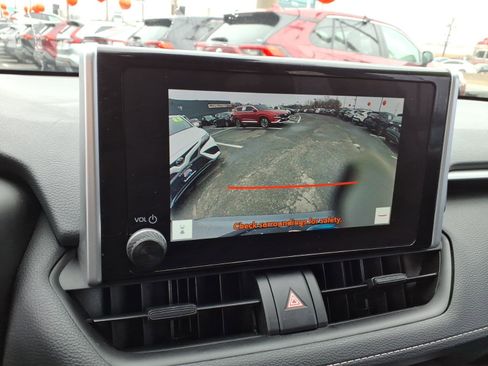 Certified 2024 Toyota RAV4 LE AWD/4WD image 18