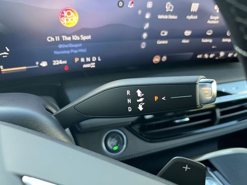 Certified 2025 Buick Enclave Avenir image 16