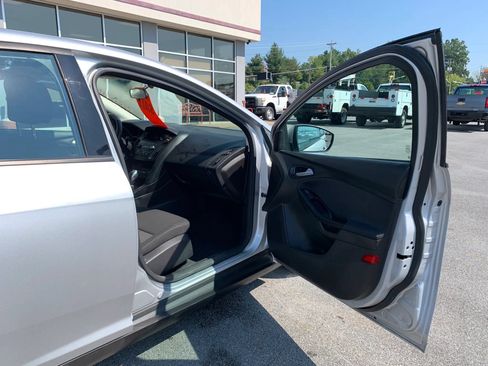 Used 2016 Ford Focus SE FWD image 19