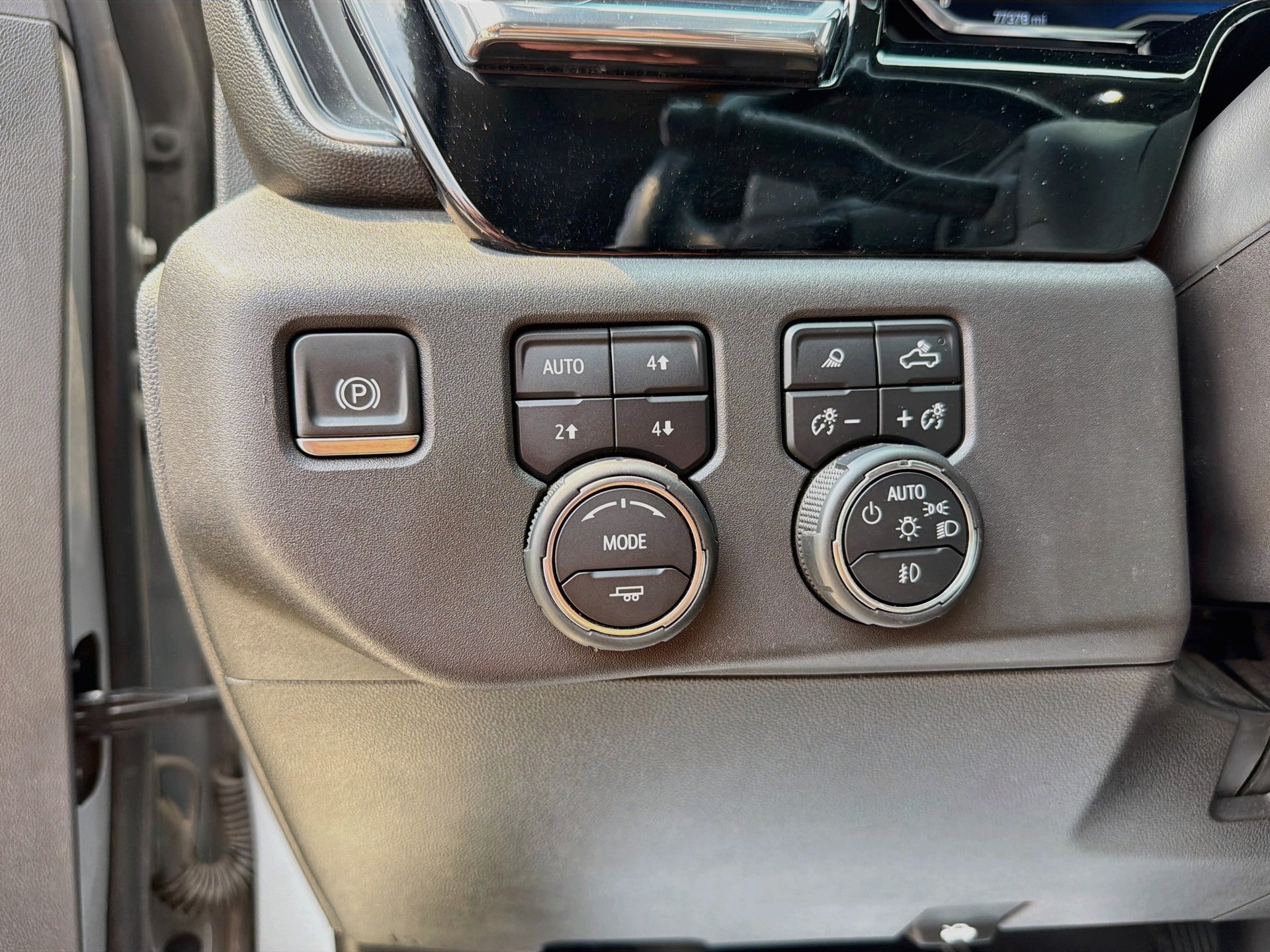 Used 2024 Chevrolet Silverado 1500 LT Trail Boss w/ Convenience Package II AWD/4WD image 12