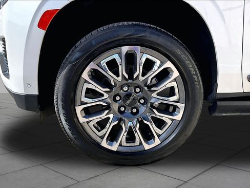 Used 2023 GMC Yukon Denali Ultimate AWD/4WD image 14