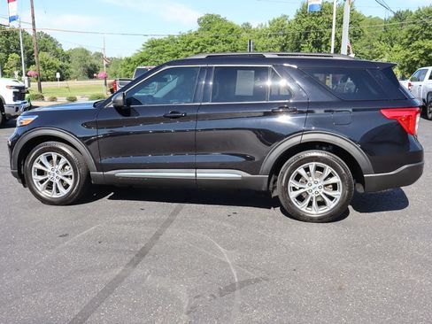 Used 2023 Ford Explorer XLT w/ Equipment Group 202A AWD/4WD image 31