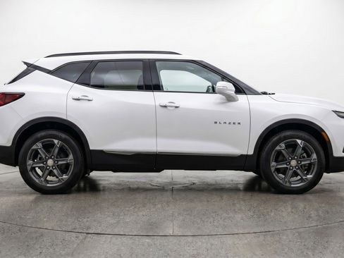 Used 2025 Chevrolet Blazer LT FWD image 11