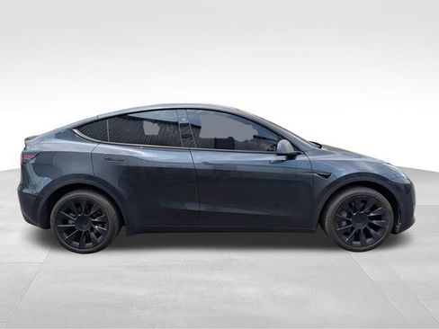 Used 2024 Tesla Model Y Long Range AWD/4WD image 8