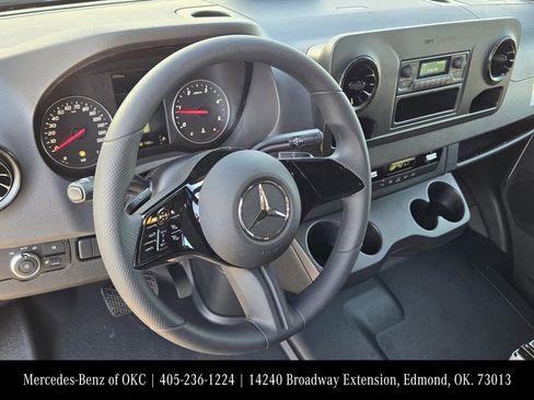Used 2025 Mercedes-Benz Sprinter 2500 image 27