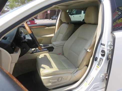 Used 2015 Lexus ES 300h w/ Premium Package w/Bamboo Trim FWD image 10