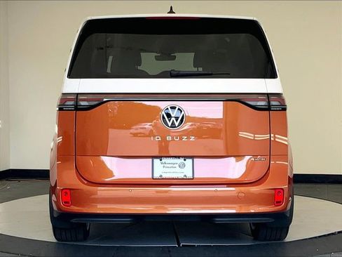New 2025 Volkswagen ID. Buzz 1st Edition AWD/4WD image 14