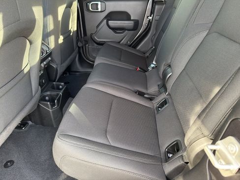 Used 2023 Jeep Gladiator Willys image 24