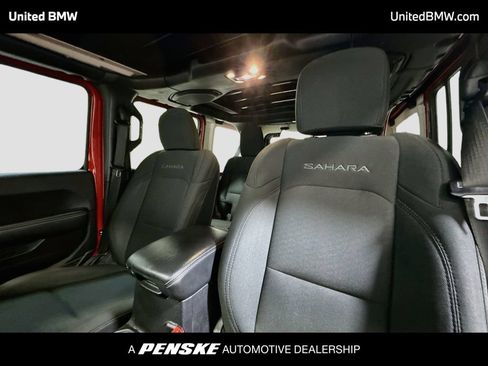 Used 2019 Jeep Wrangler Unlimited Sahara AWD/4WD image 12