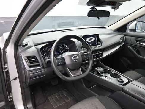 Used 2025 Nissan Rogue SV AWD/4WD image 16