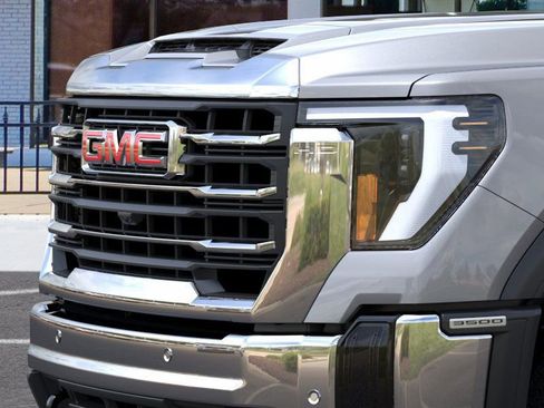 New 2025 GMC Sierra 3500 SLT w/ SLT Convenience Package image 13