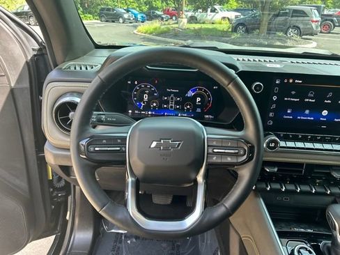 Used 2025 Chevrolet Colorado ZR2 w/ Technology Package AWD/4WD image 15