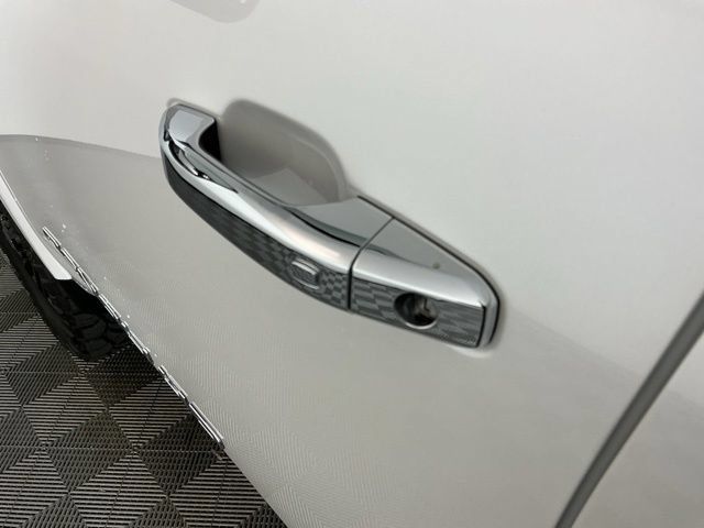 Used 2024 GMC Sierra 3500 Denali Ultimate AWD/4WD image 13