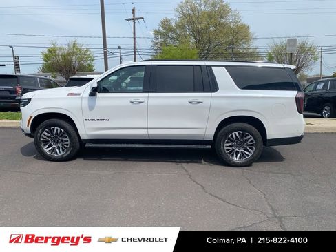 Used 2025 Chevrolet Suburban Z71 image 8