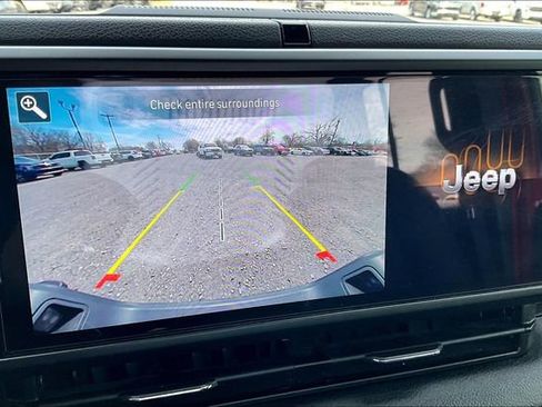 Used 2024 Jeep Gladiator Willys image 13