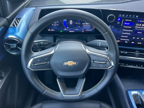 Used 2025 Chevrolet Equinox EV LT w/ Convenience Package image 17