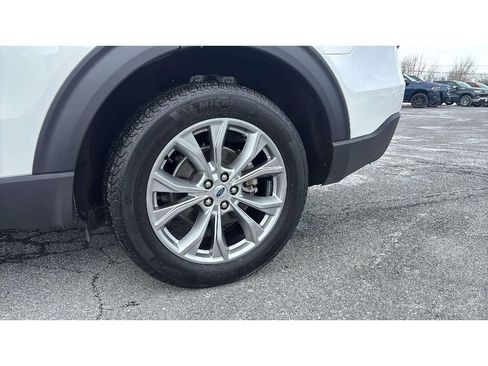 Used 2024 Ford Explorer XLT w/ Equipment Group 202A image 24