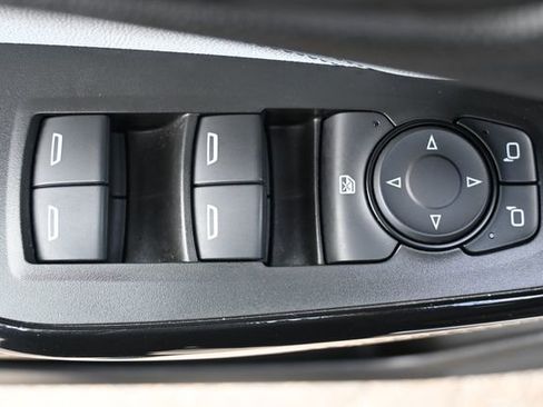 Used 2025 Chevrolet Trax LT w/ LT Convenience Package image 11