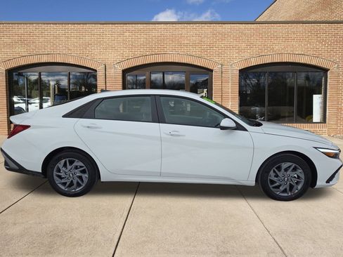 New 2026 Hyundai Elantra Blue image 2