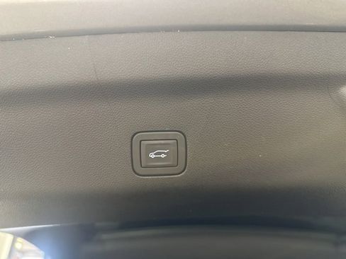 Used 2024 Chevrolet Tahoe Z71 w/ Luxury Package image 36