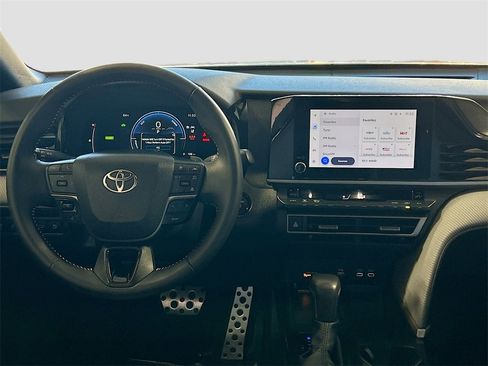 Used 2025 Toyota Camry LE image 18