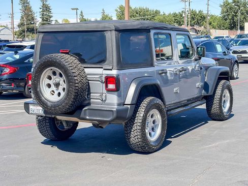 Used 2018 Jeep Wrangler Unlimited Sport AWD/4WD image 4