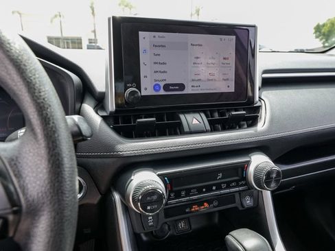 Used 2025 Toyota RAV4 XLE FWD image 30