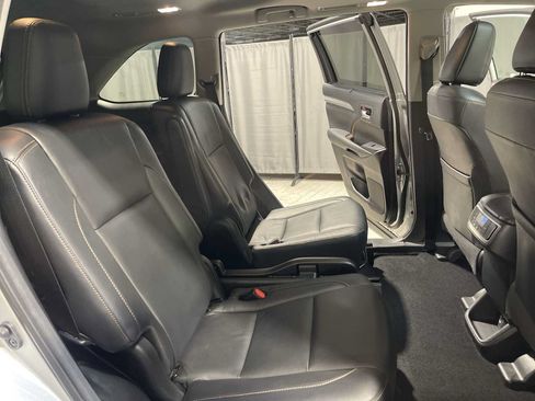 Used 2018 Toyota Highlander XLE FWD image 13