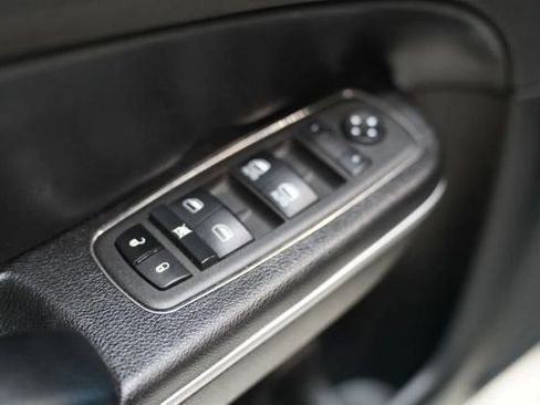 Used 2022 Chrysler 300 S w/ Comfort Group RWD image 6