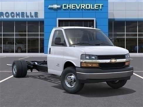 New 2025 Chevrolet Express 4500 4500 Series w/ Power Convenience Package image 7