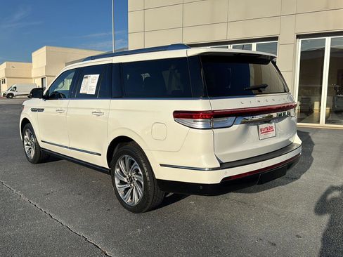 Used 2022 Lincoln Navigator L Reserve image 3