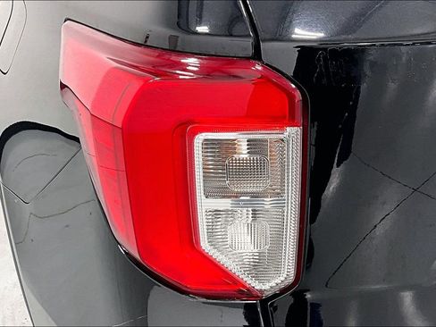 Used 2024 Ford Explorer XLT w/ Equipment Group 202A AWD/4WD image 32
