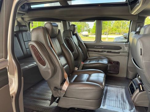 Used 2019 GMC Savana 2500 RWD image 40