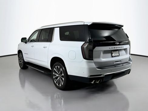 Used 2026 Chevrolet Suburban High Country w/ Sun And Tow Package AWD/4WD image 7