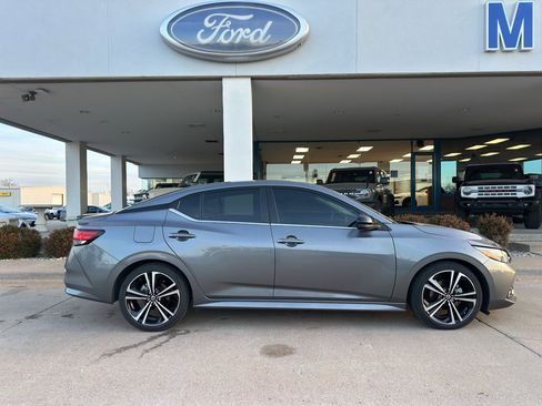 Used 2023 Nissan Sentra SR w/ Trunk Package image 7