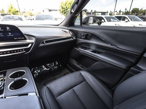 Used 2024 Cadillac Lyriq Luxury RWD image 21
