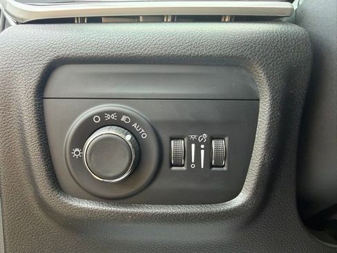 Used 2023 Jeep Grand Cherokee Altitude image 16