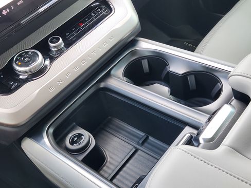 New 2026 Ford Expedition Active RWD image 15