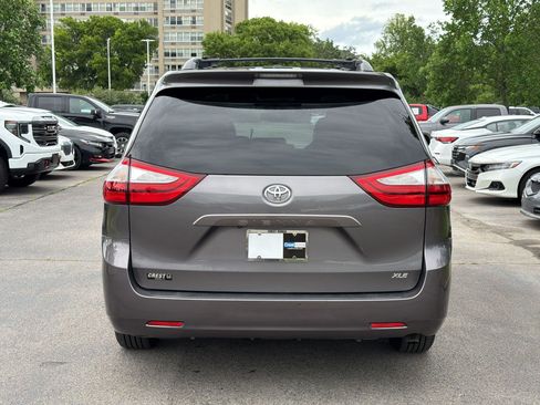 Used 2016 Toyota Sienna XLE FWD image 10