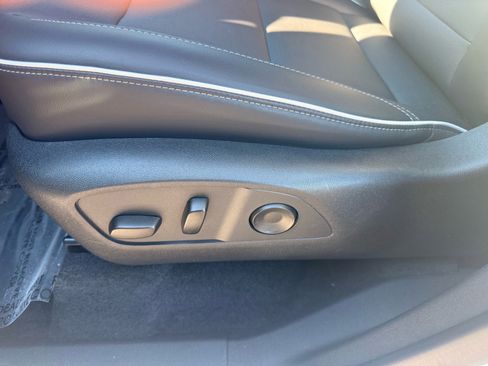 Used 2025 Buick Enclave Preferred image 16