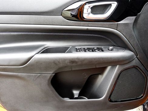 New 2026 Jeep Compass Latitude image 7