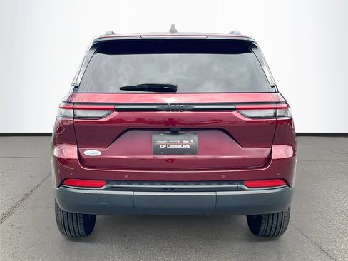 Used 2025 Jeep Grand Cherokee Altitude RWD image 6