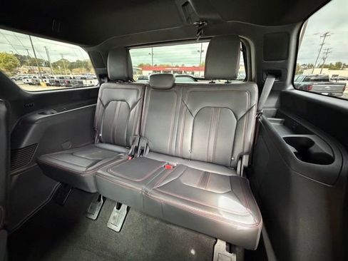 Used 2024 Ford Expedition Limited image 19