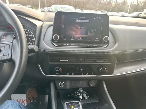Used 2023 Nissan Rogue SV image 22