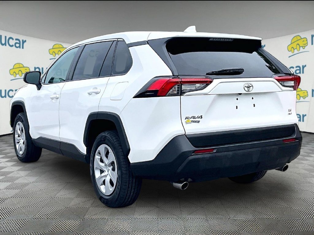 Used 2025 Toyota RAV4 LE AWD/4WD image 4