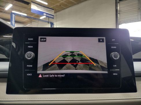 New 2025 Volkswagen Taos SE image 8