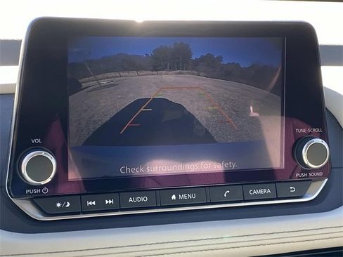 Used 2024 Nissan Rogue SV image 29