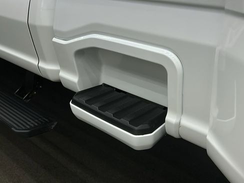 Used 2025 Ford F450 Platinum w/ FX4 Off-Road Package image 16